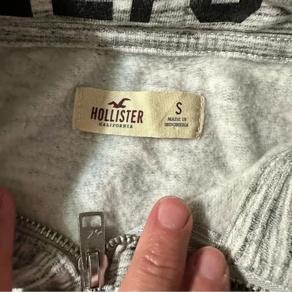 Hollister women's small grey and white zip up sweatshirt - Picture 5 of 6